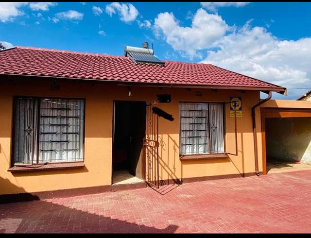6 BEDROOM HOUSE FOR SALE IN TEMBISA CENTRAL